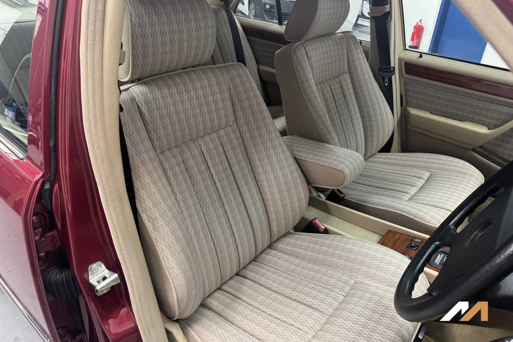 Mercedes-Benz 200 Saloon (1976 - 1993)