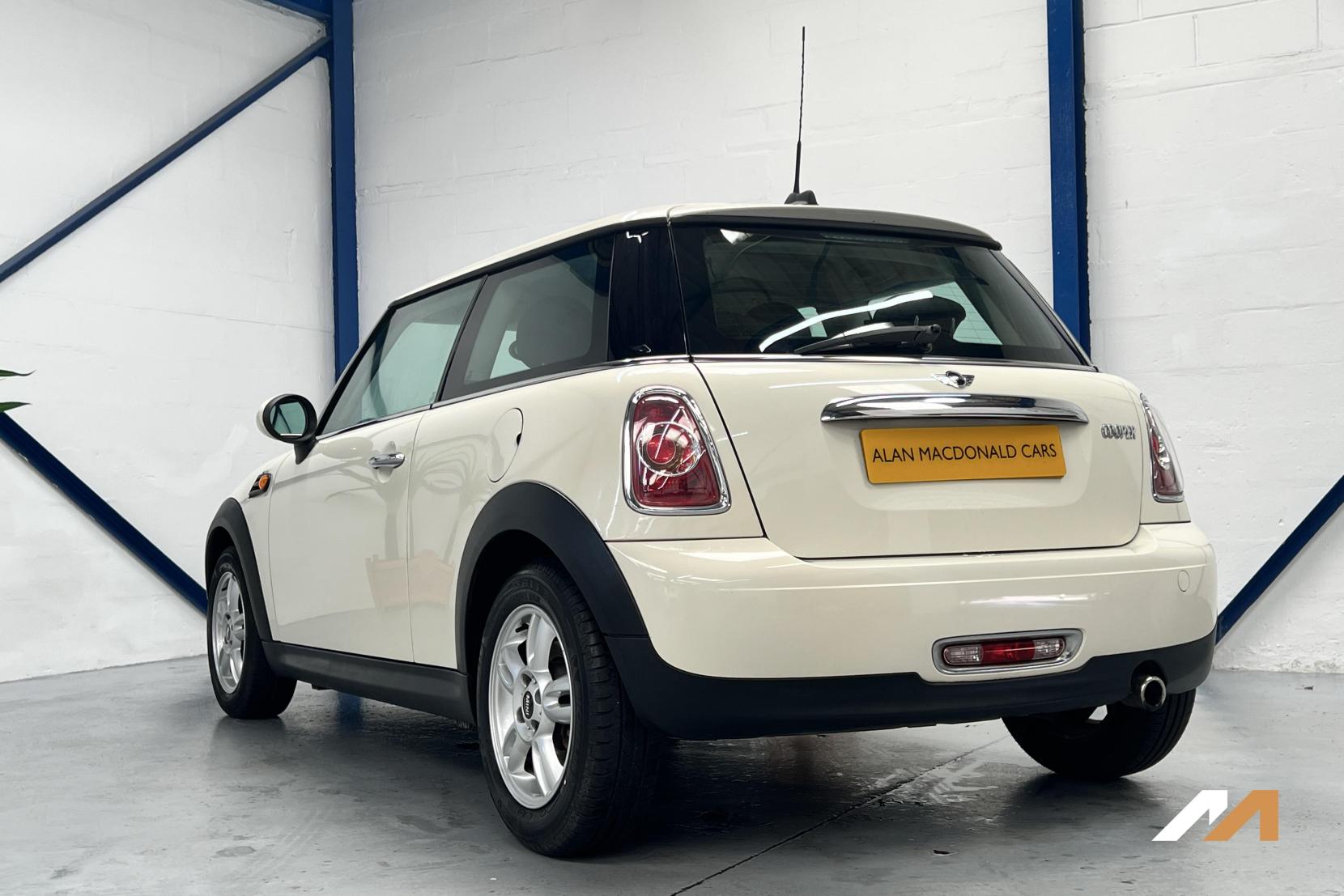 MINI Hatch 1.6 Cooper Hatchback 3dr Petrol Manual Euro 5 (s/s) (122 ps)