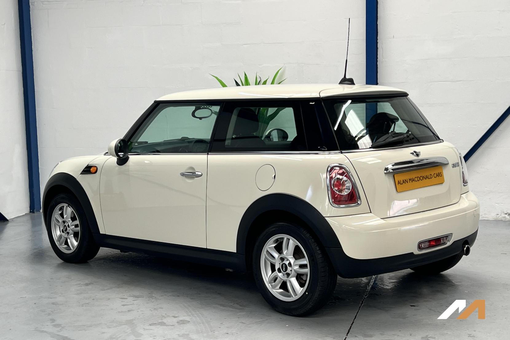 MINI Hatch 1.6 Cooper Hatchback 3dr Petrol Manual Euro 5 (s/s) (122 ps)