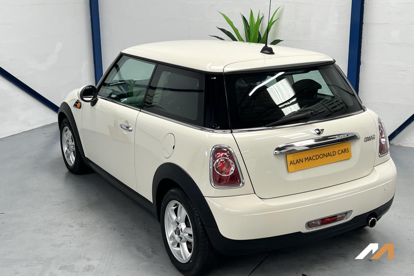 MINI Hatch 1.6 Cooper Hatchback 3dr Petrol Manual Euro 5 (s/s) (122 ps)