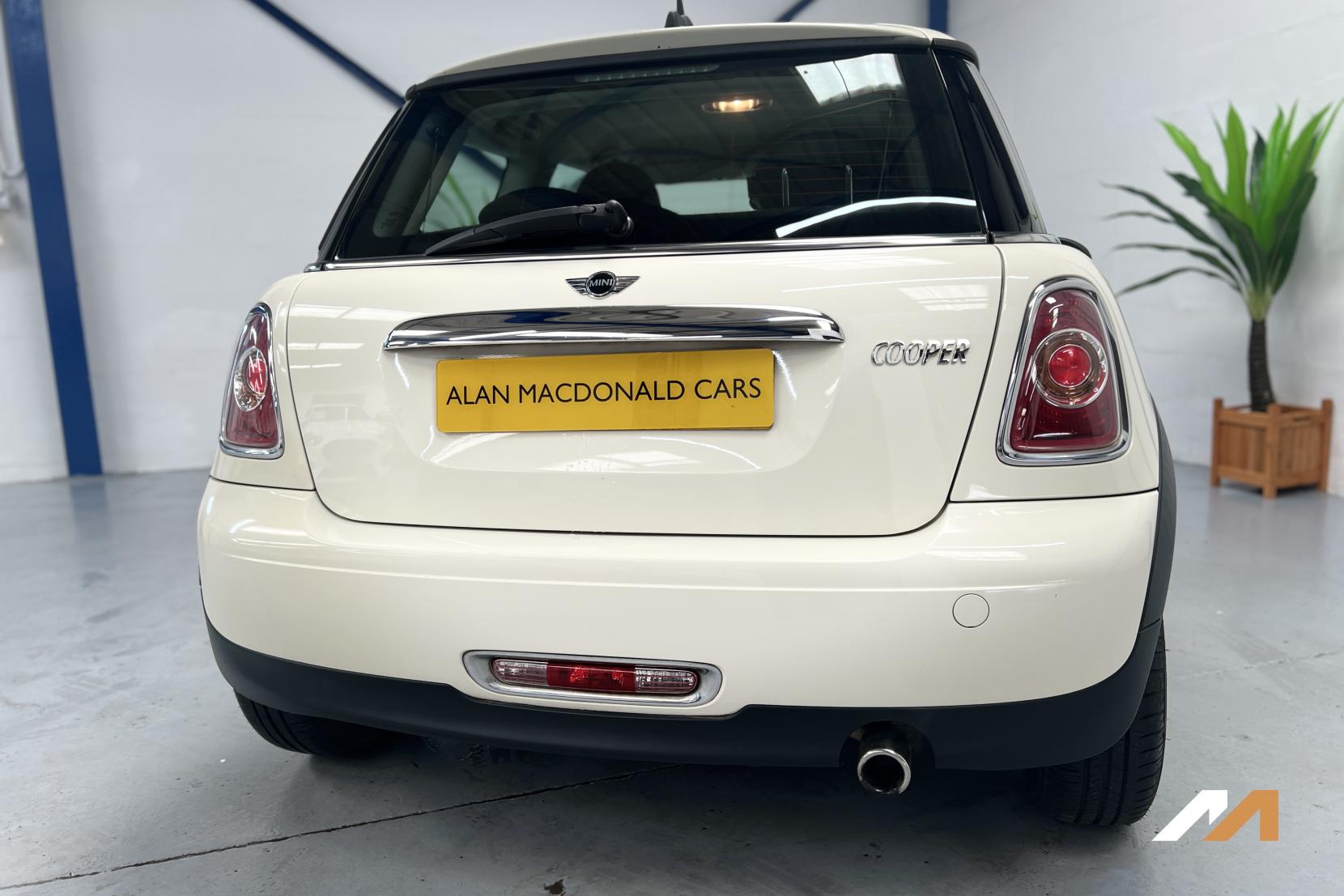 MINI Hatch 1.6 Cooper Hatchback 3dr Petrol Manual Euro 5 (s/s) (122 ps)