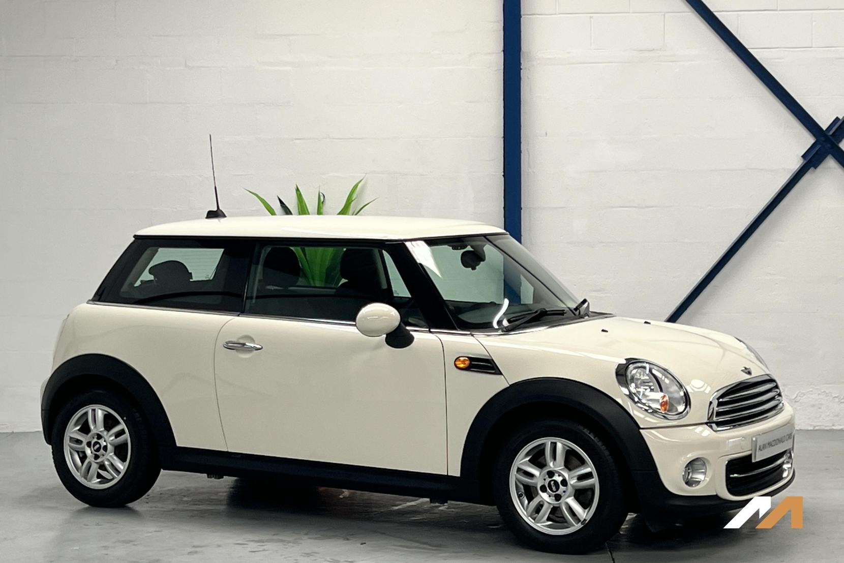 MINI Hatch 1.6 Cooper Hatchback 3dr Petrol Manual Euro 5 (s/s) (122 ps)