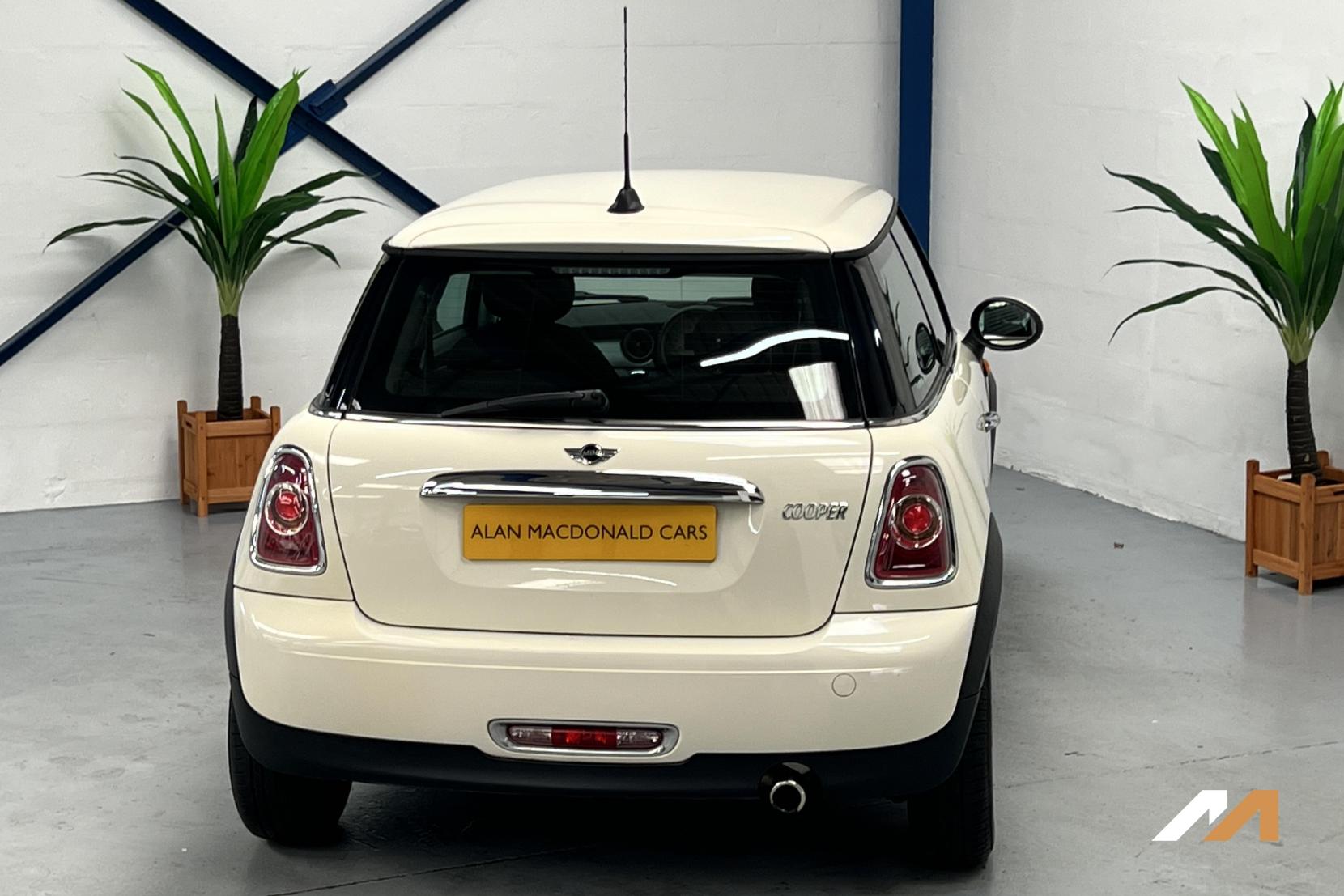 MINI Hatch 1.6 Cooper Hatchback 3dr Petrol Manual Euro 5 (s/s) (122 ps)