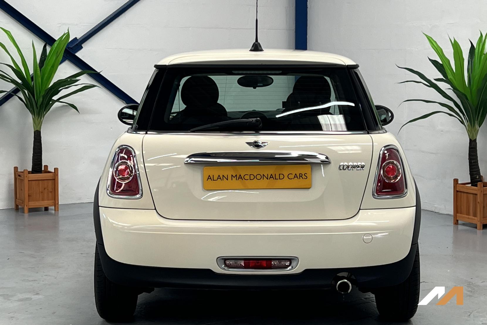 MINI Hatch 1.6 Cooper Hatchback 3dr Petrol Manual Euro 5 (s/s) (122 ps)