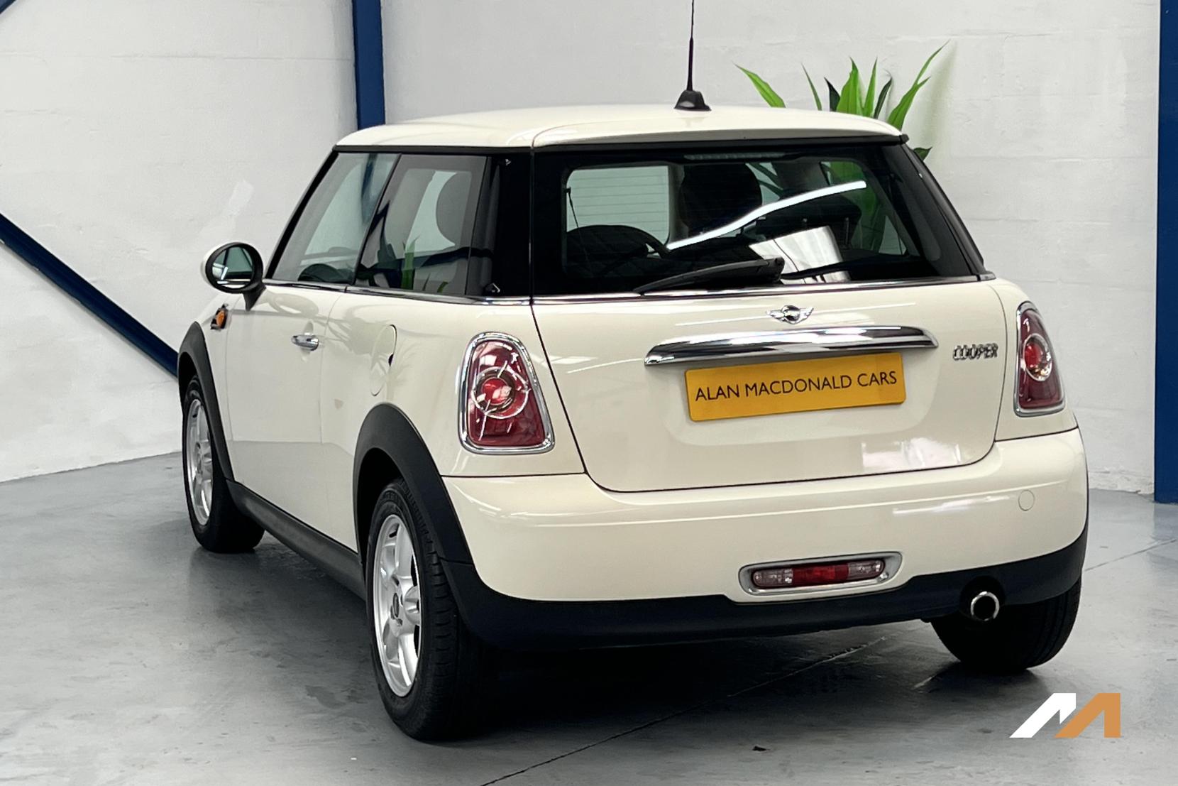 MINI Hatch 1.6 Cooper Hatchback 3dr Petrol Manual Euro 5 (s/s) (122 ps)