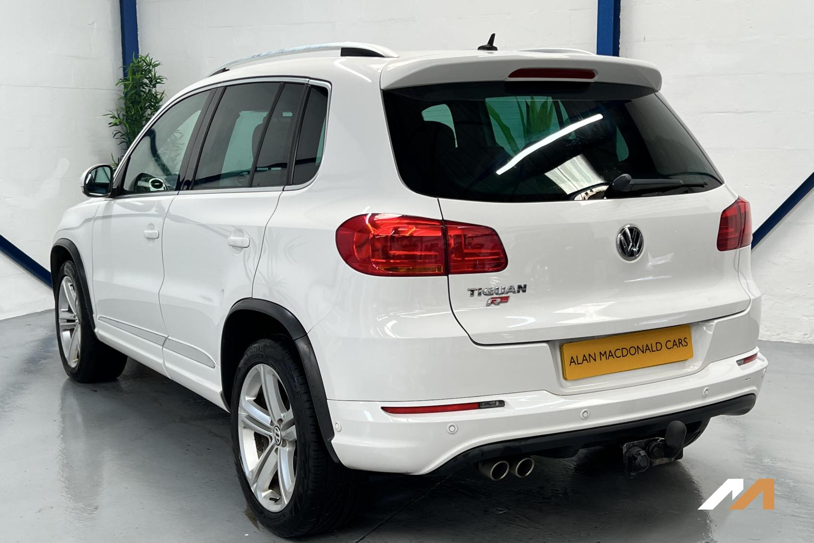 Volkswagen Tiguan 2.0 TDI BlueMotion Tech R-Line SUV 5dr Diesel Manual 4WD Euro 5 (s/s) (170 ps)