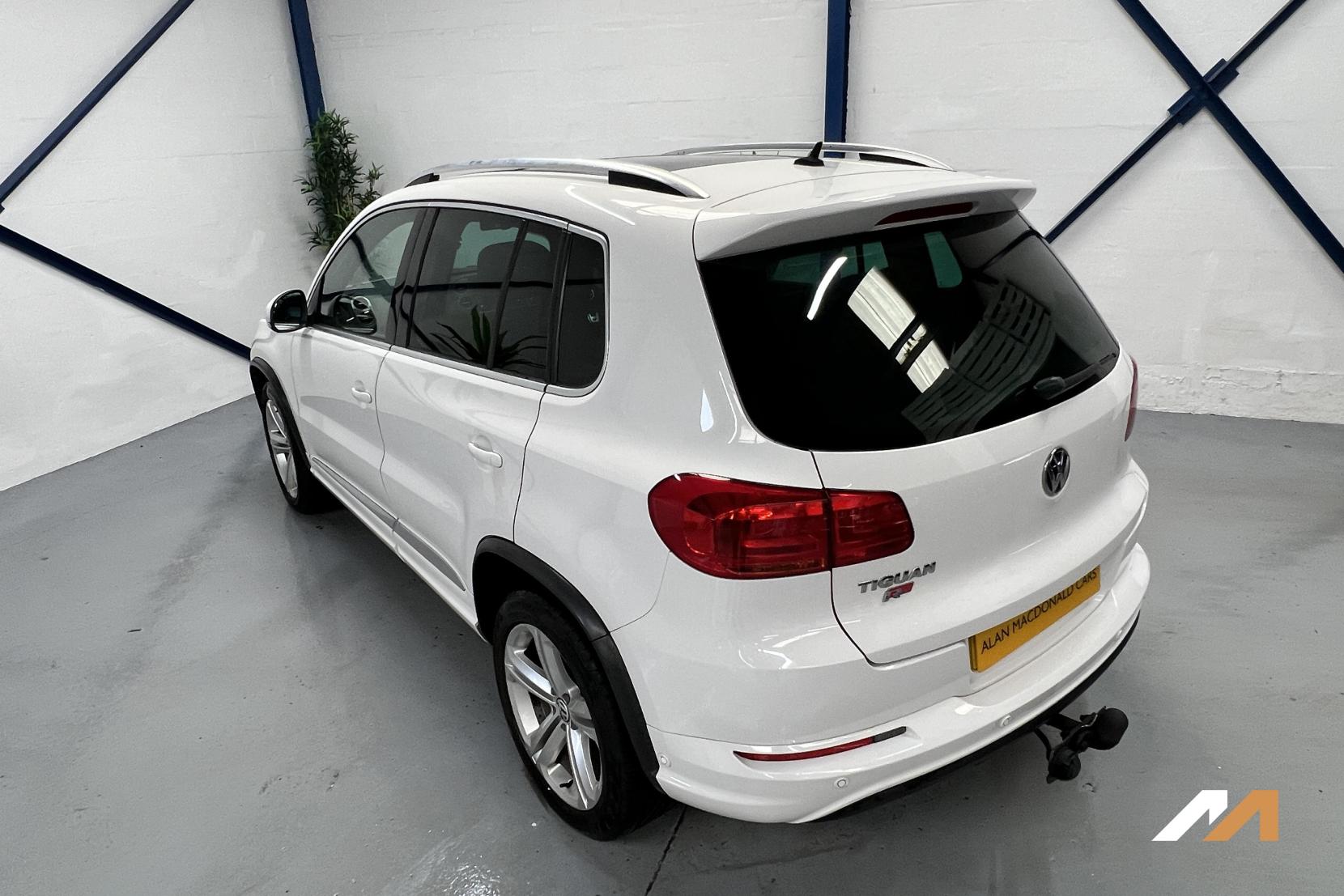 Volkswagen Tiguan 2.0 TDI BlueMotion Tech R-Line SUV 5dr Diesel Manual 4WD Euro 5 (s/s) (170 ps)