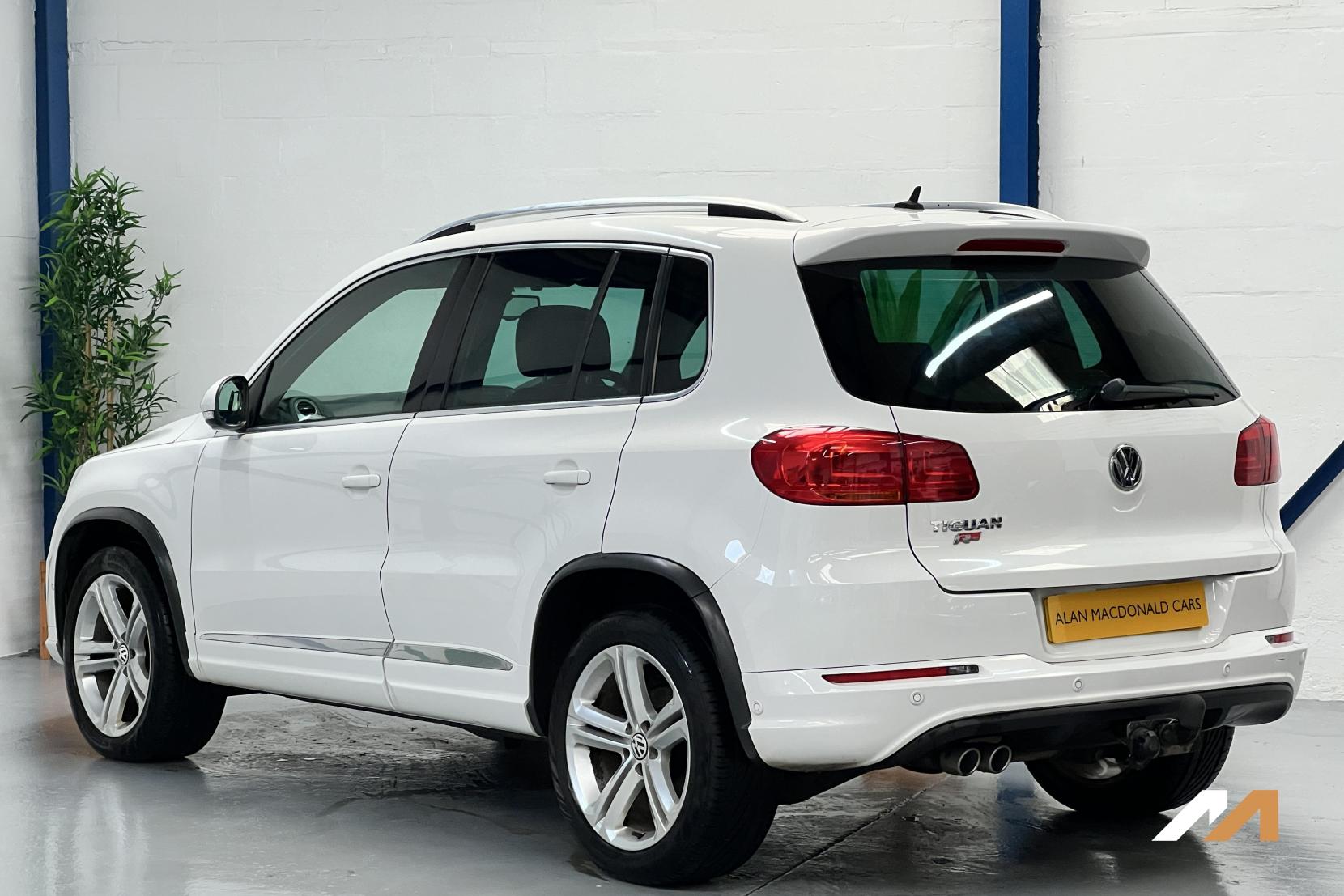 Volkswagen Tiguan 2.0 TDI BlueMotion Tech R-Line SUV 5dr Diesel Manual 4WD Euro 5 (s/s) (170 ps)