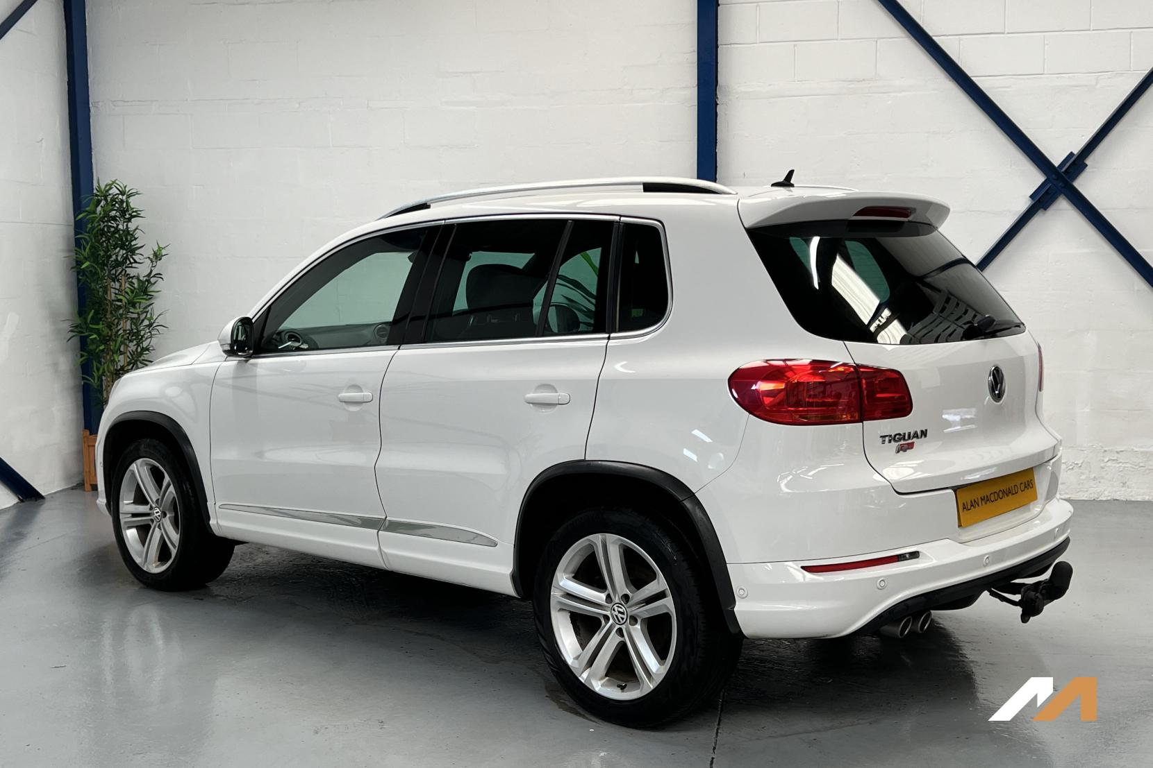 Volkswagen Tiguan 2.0 TDI BlueMotion Tech R-Line SUV 5dr Diesel Manual 4WD Euro 5 (s/s) (170 ps)