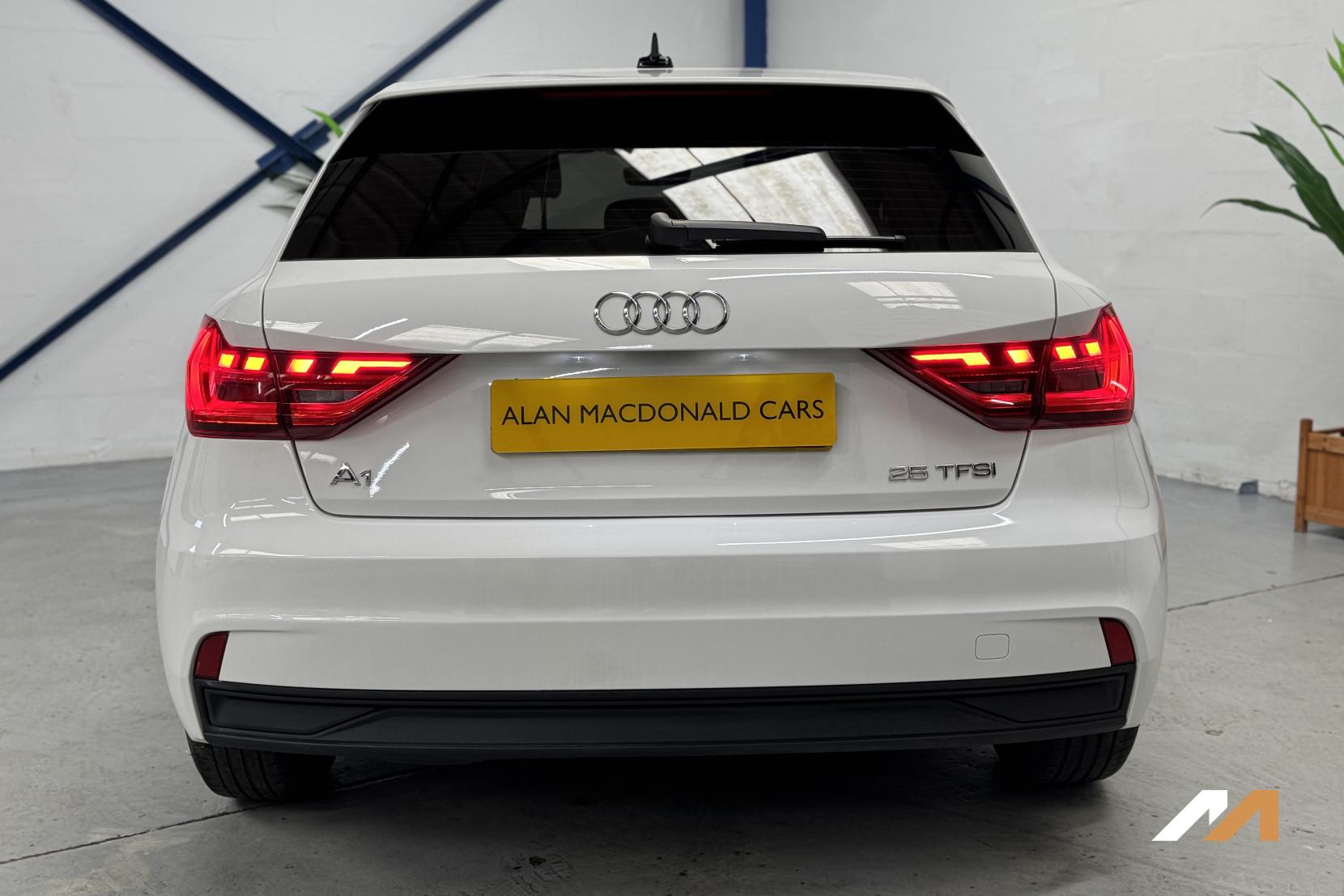 Audi A1 1.0 TFSI 25 Technik Sportback 5dr Petrol Manual Euro 6 (s/s) (95 ps)