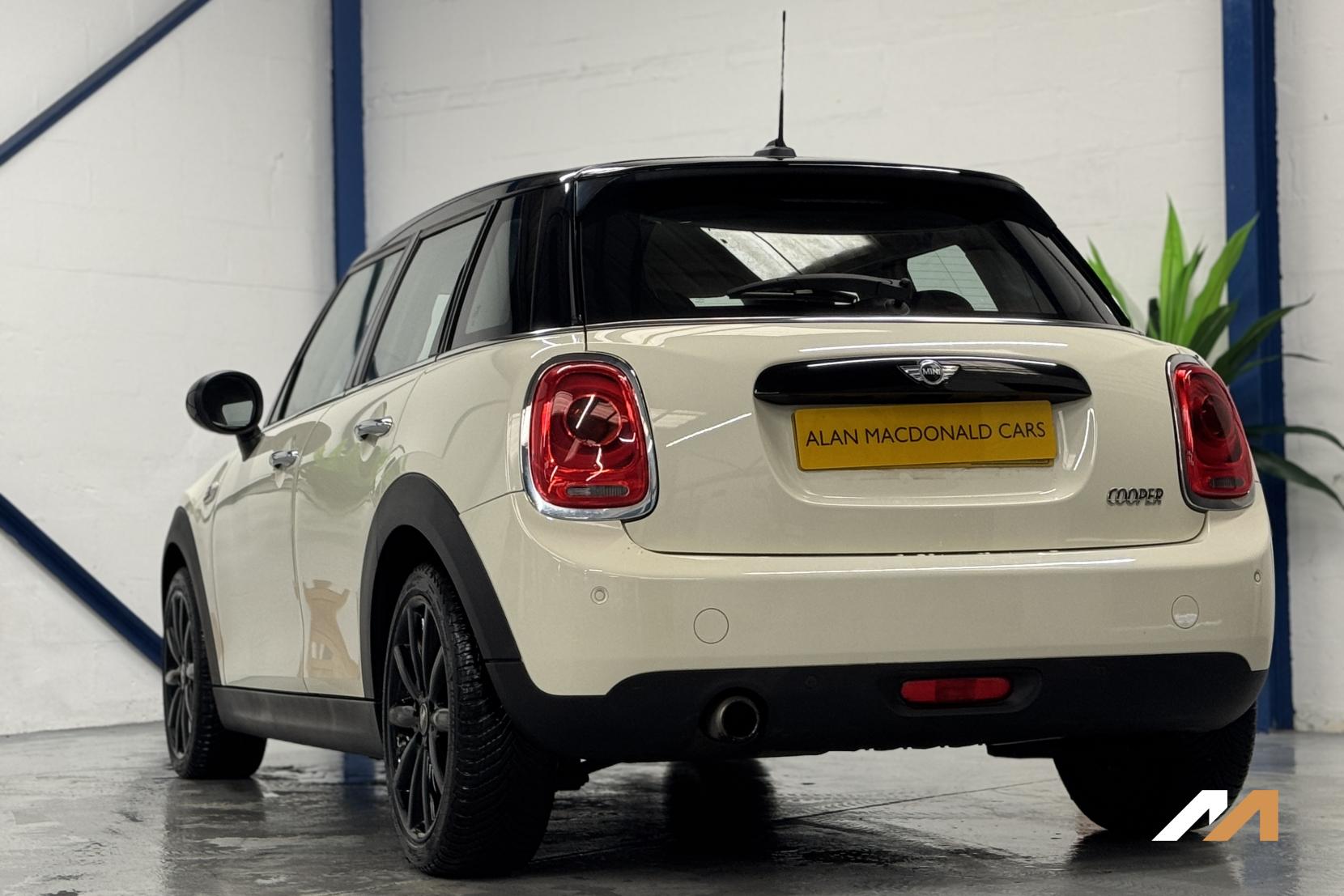 MINI Hatch 1.5 Cooper Hatchback 5dr Petrol Steptronic Euro 6 (s/s) (136 ps)
