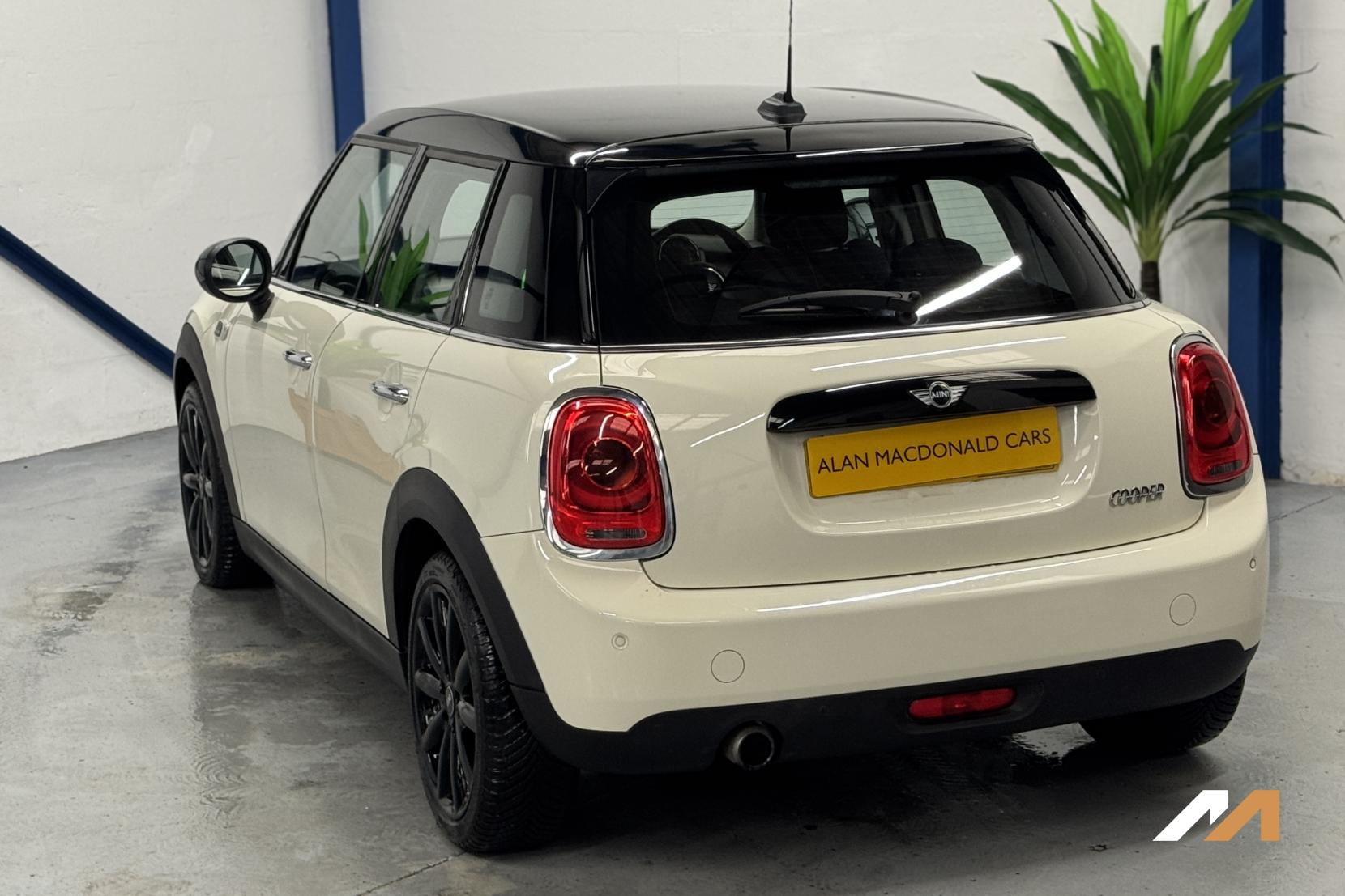 MINI Hatch 1.5 Cooper Hatchback 5dr Petrol Steptronic Euro 6 (s/s) (136 ps)