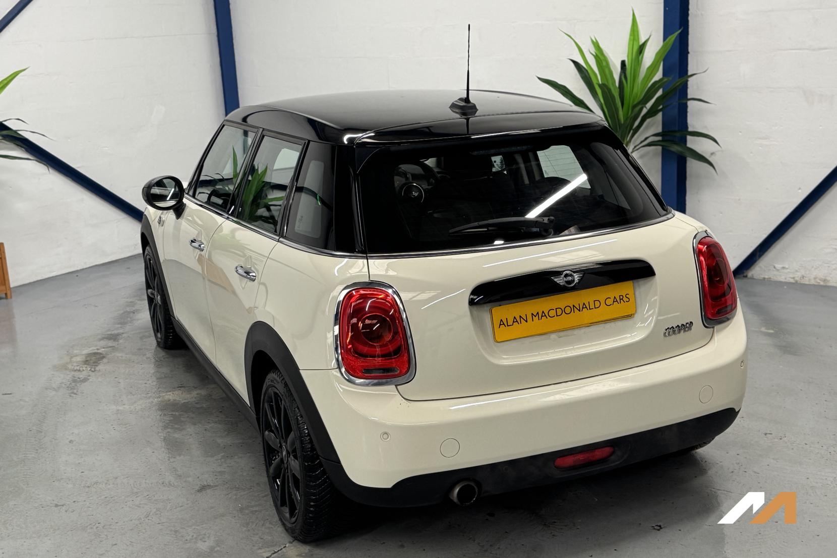 MINI Hatch 1.5 Cooper Hatchback 5dr Petrol Steptronic Euro 6 (s/s) (136 ps)