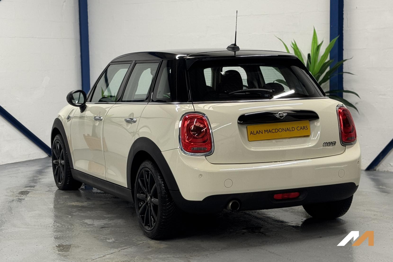 MINI Hatch 1.5 Cooper Hatchback 5dr Petrol Steptronic Euro 6 (s/s) (136 ps)