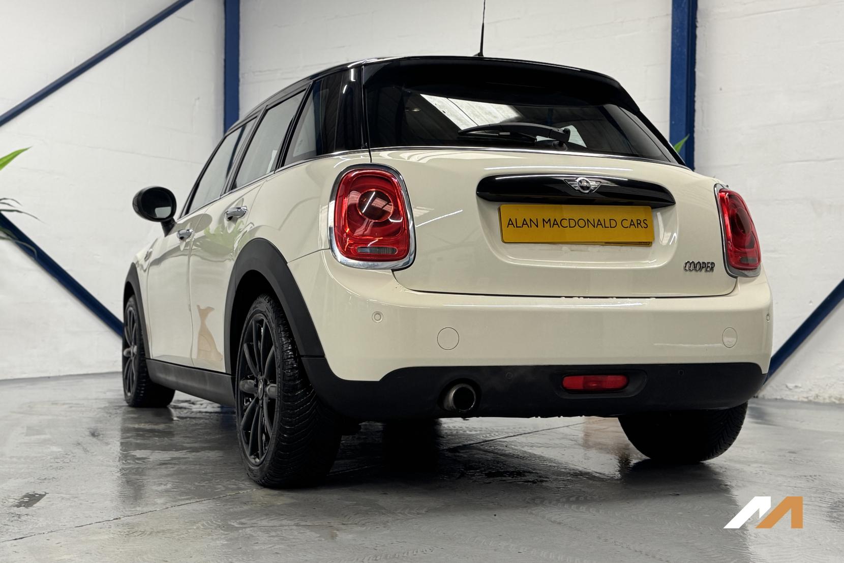 MINI Hatch 1.5 Cooper Hatchback 5dr Petrol Steptronic Euro 6 (s/s) (136 ps)