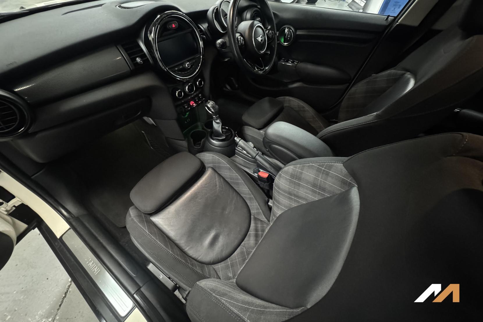 MINI Hatch 1.5 Cooper Hatchback 5dr Petrol Steptronic Euro 6 (s/s) (136 ps)