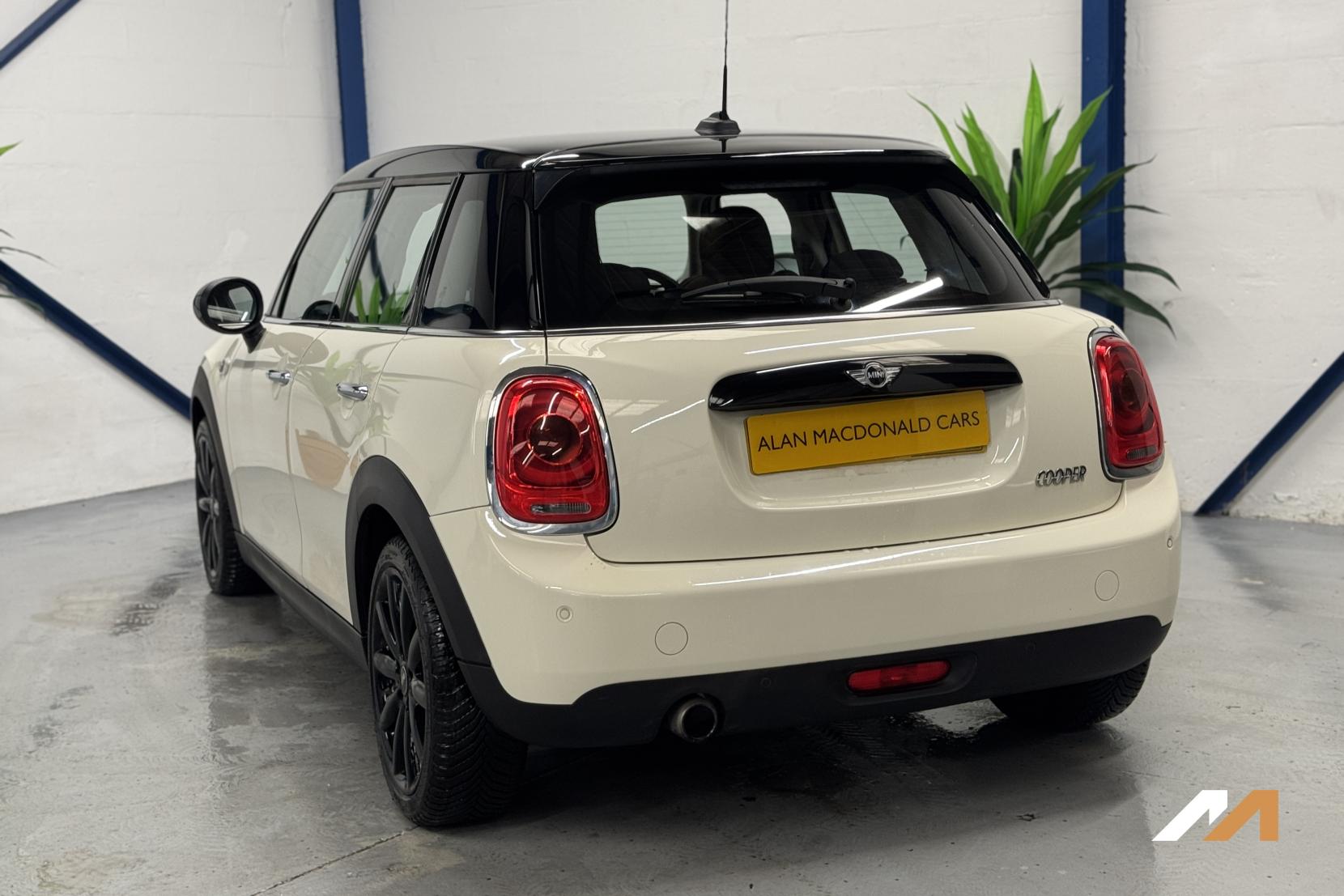MINI Hatch 1.5 Cooper Hatchback 5dr Petrol Steptronic Euro 6 (s/s) (136 ps)