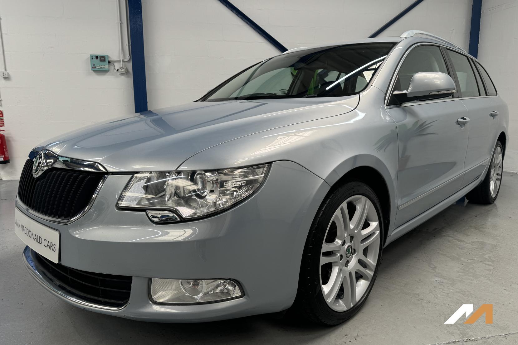 Skoda Superb 2.0 TDI Elegance Estate 5dr Diesel DSG 4WD Euro 5 (140 ps)