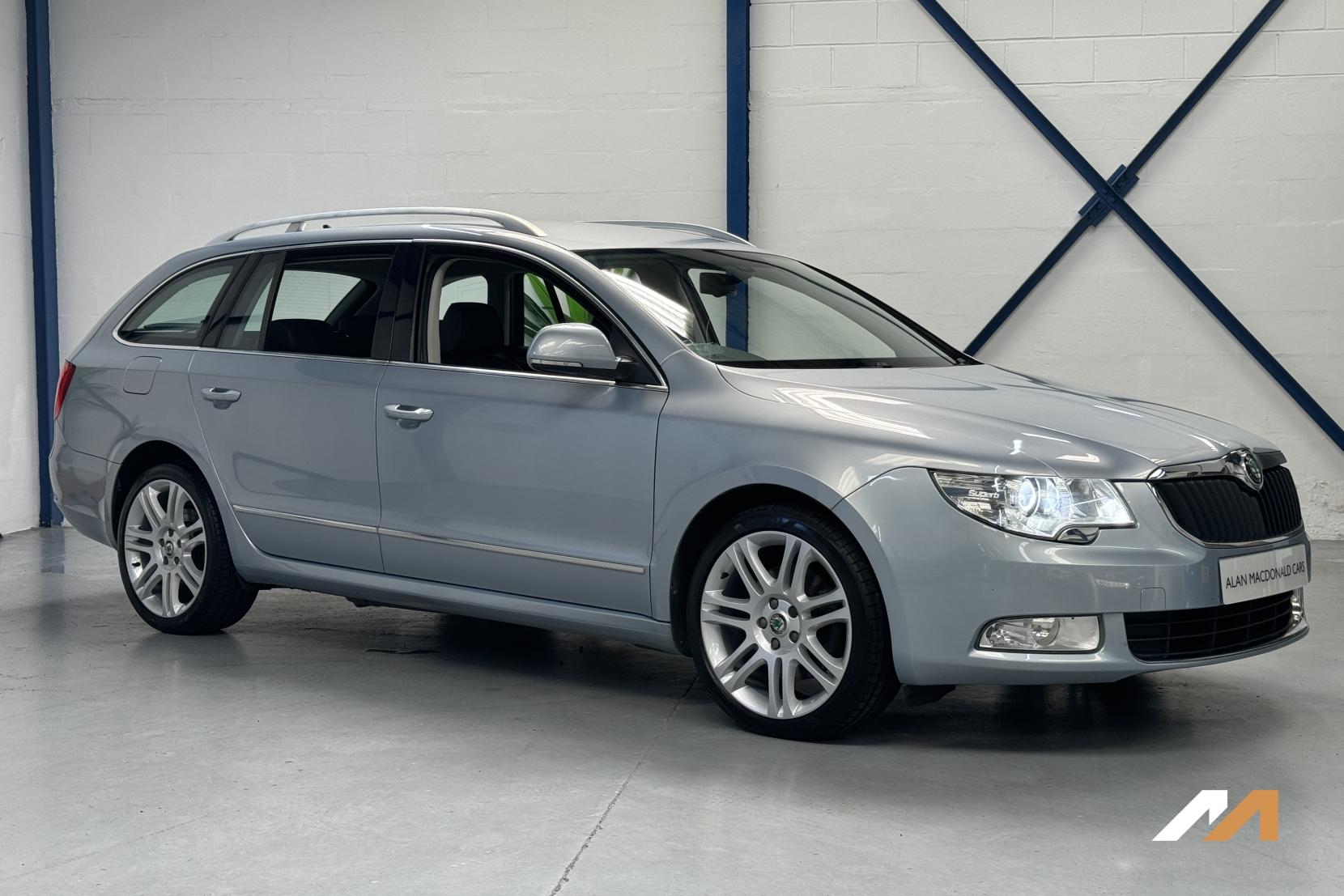 Skoda Superb 2.0 TDI Elegance Estate 5dr Diesel DSG 4WD Euro 5 (140 ps)