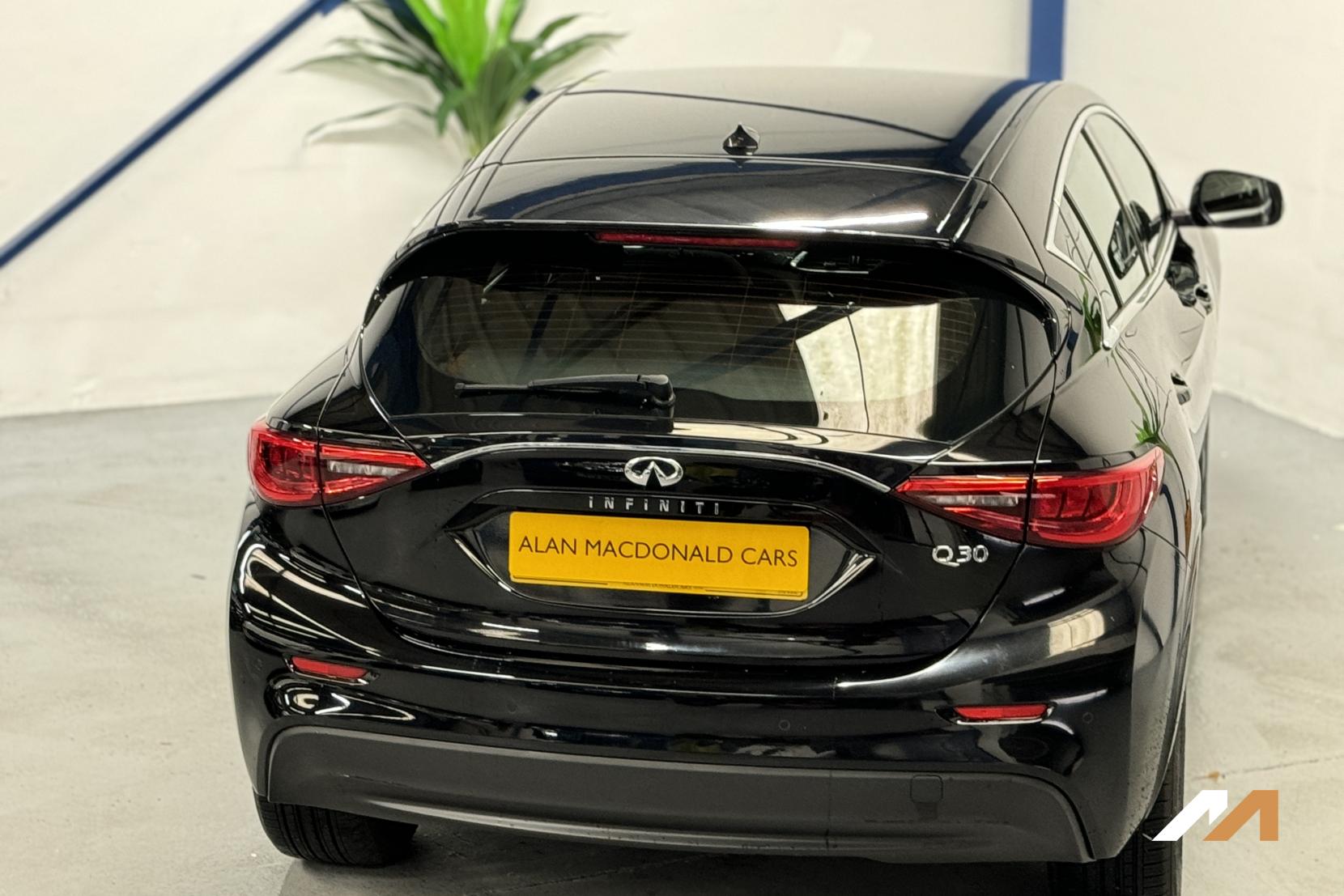 Infiniti Q30 1.5d Business Executive Hatchback 5dr Diesel Manual Euro 6 (s/s) (109 ps)