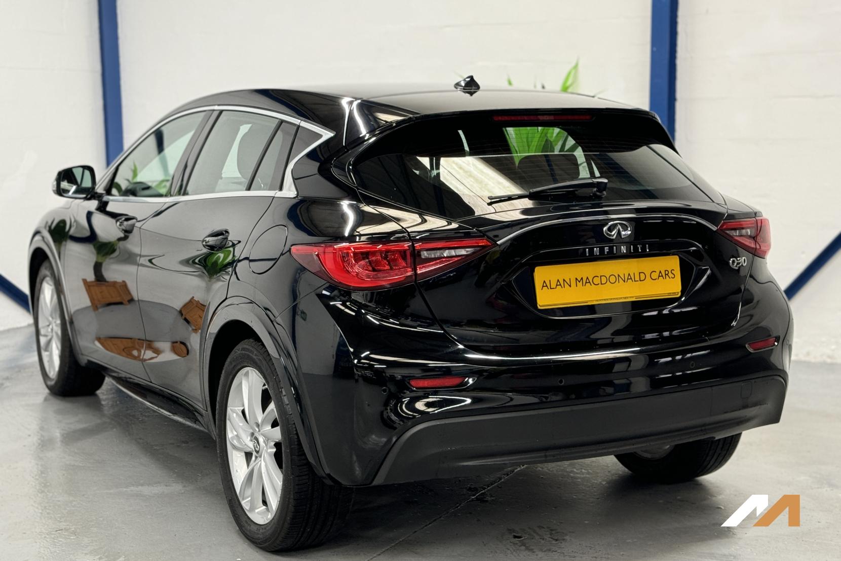 Infiniti Q30 1.5d Business Executive Hatchback 5dr Diesel Manual Euro 6 (s/s) (109 ps)