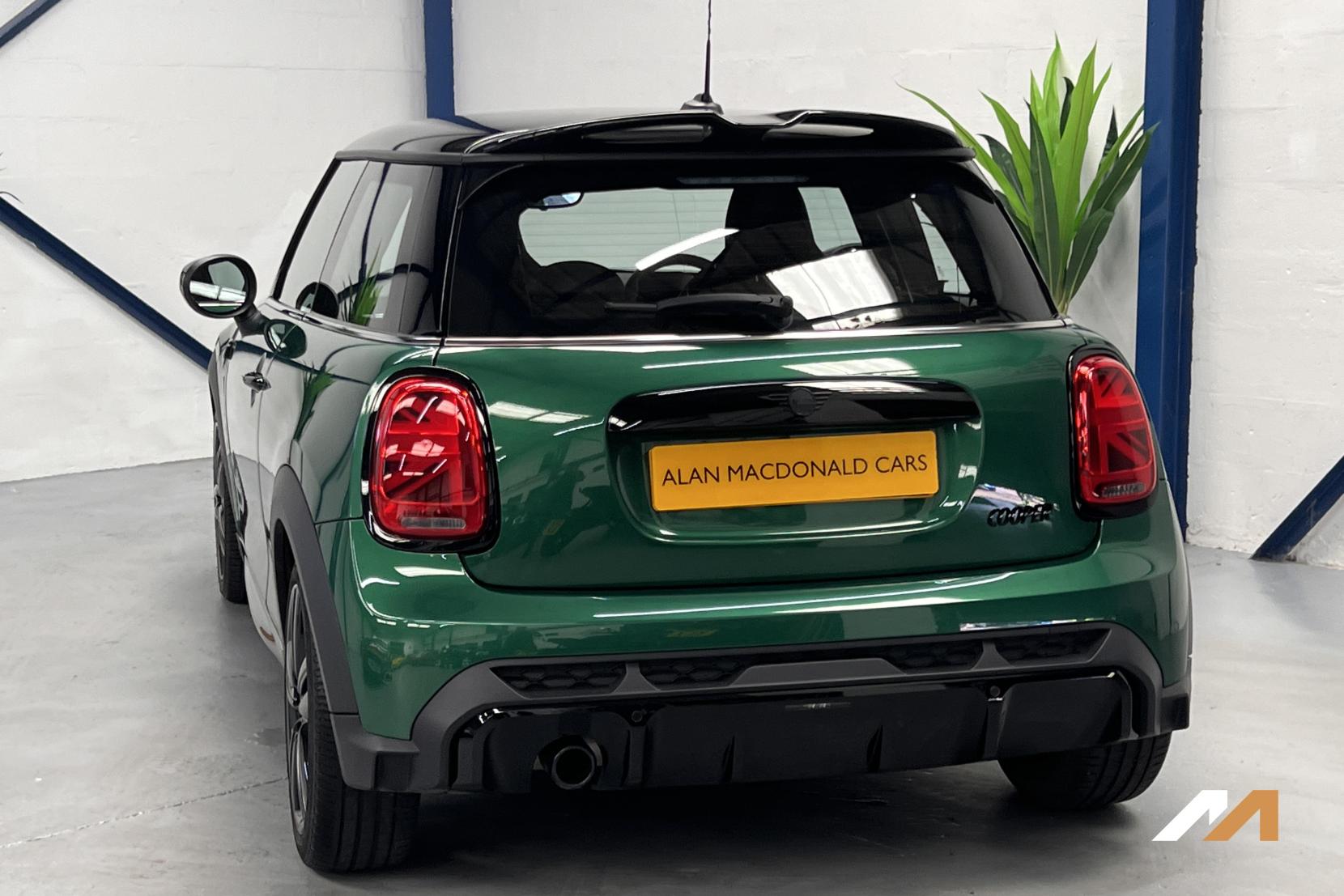 MINI Hatch 1.5 Cooper Sport Hatchback 3dr Petrol Manual Euro 6 (s/s) (136 ps)