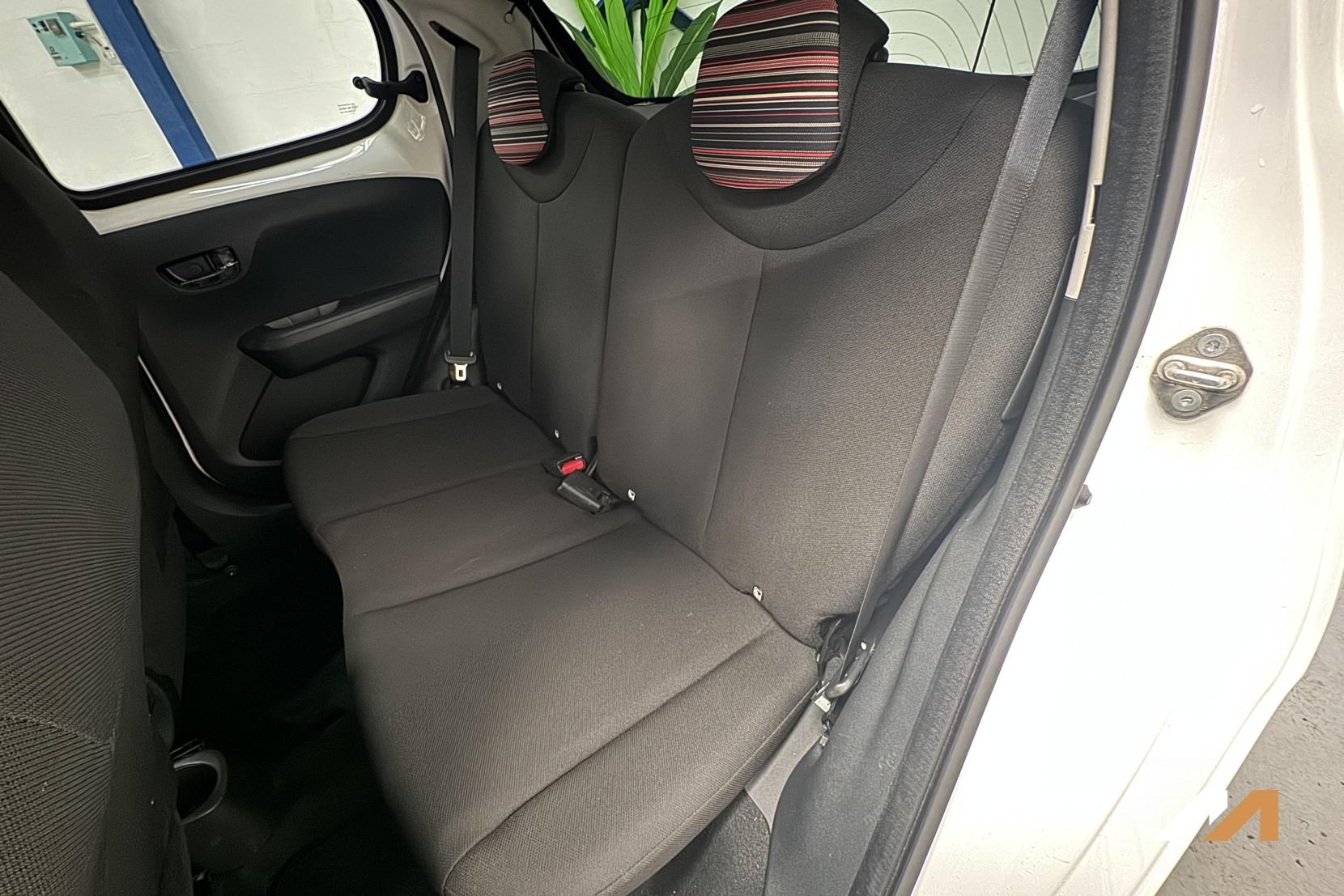Citroen C1 1.0 VTi Shine Hatchback 5dr Petrol Manual Euro 6 (s/s) (72 ps)