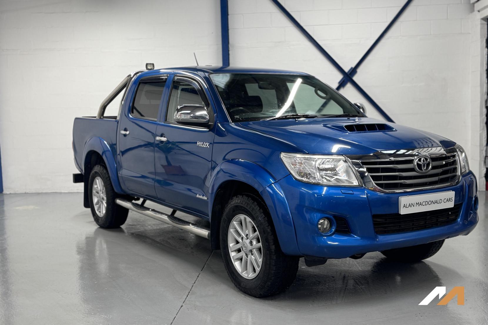 Toyota Hilux 3.0 D-4D Invincible Pickup 4dr Diesel Auto 4WD Euro 5 (171 ps)