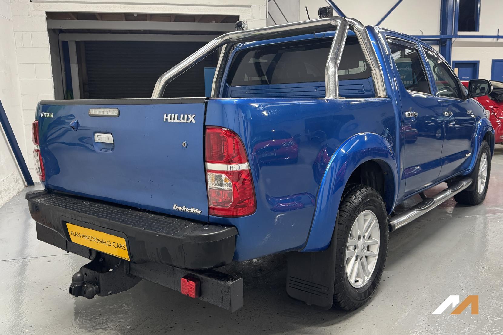 Toyota Hilux 3.0 D-4D Invincible Pickup 4dr Diesel Auto 4WD Euro 5 (171 ps)