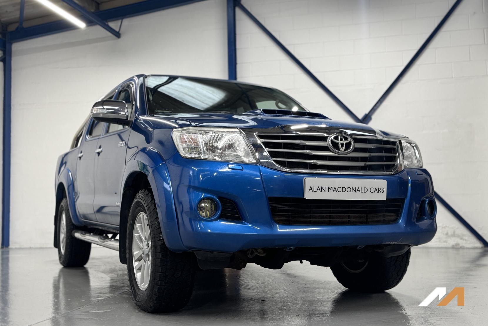 Toyota Hilux 3.0 D-4D Invincible Pickup 4dr Diesel Auto 4WD Euro 5 (171 ps)