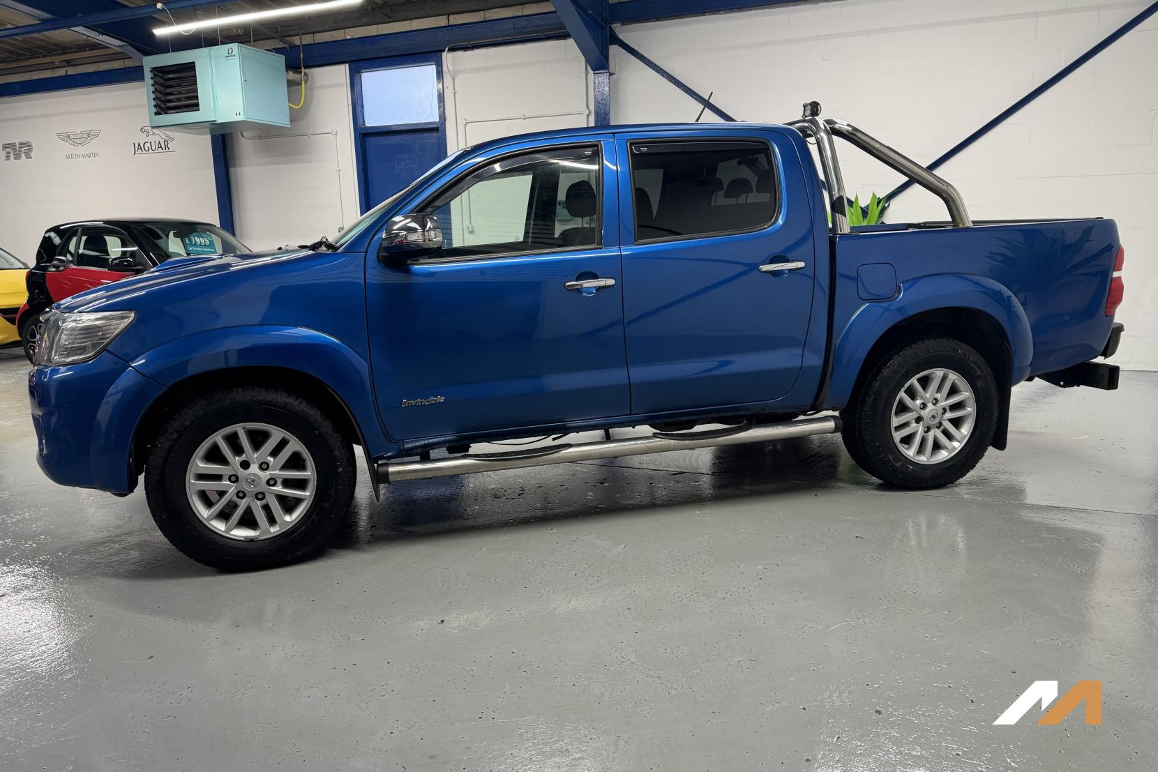 Toyota Hilux 3.0 D-4D Invincible Pickup 4dr Diesel Auto 4WD Euro 5 (171 ps)