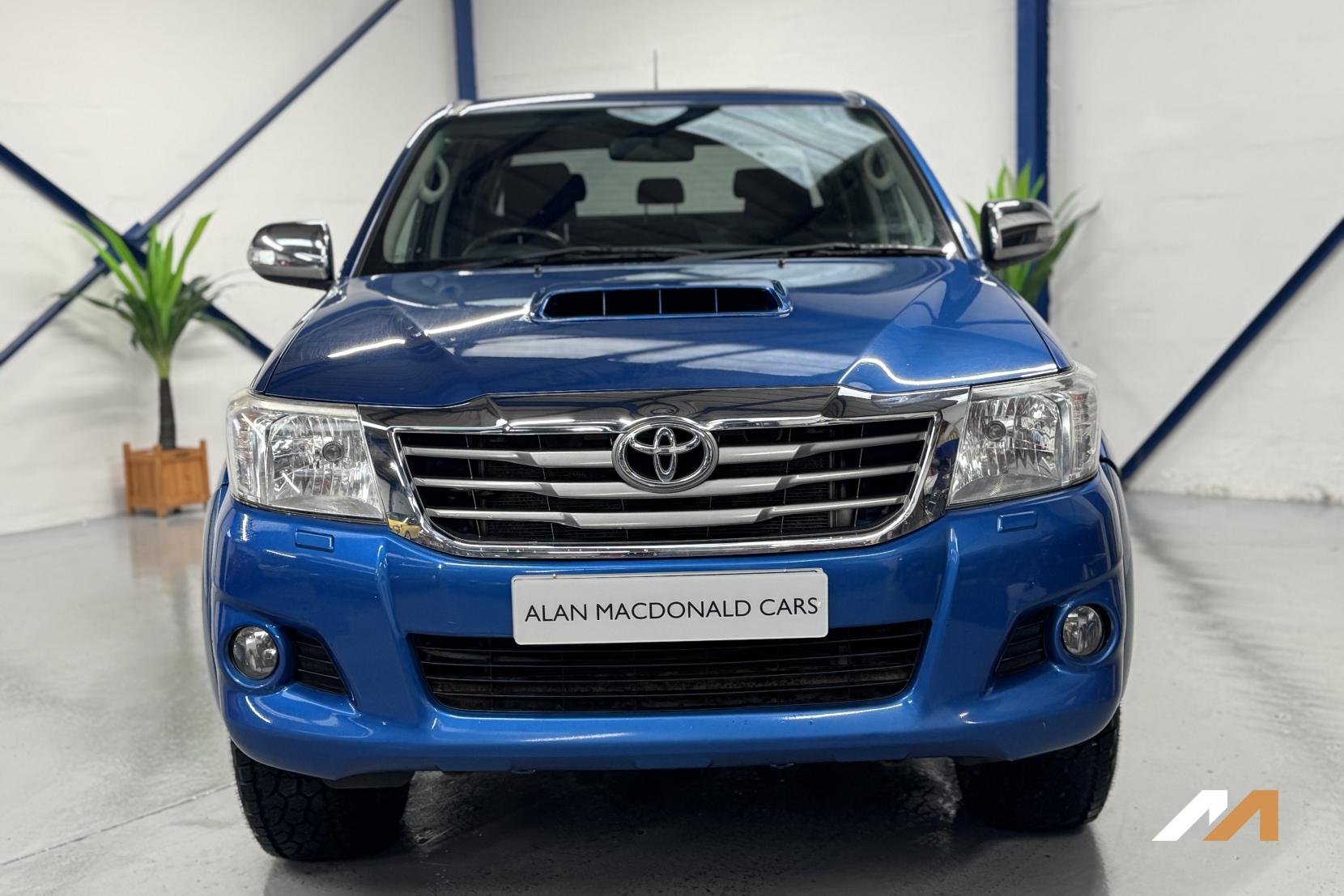 Toyota Hilux 3.0 D-4D Invincible Pickup 4dr Diesel Auto 4WD Euro 5 (171 ps)