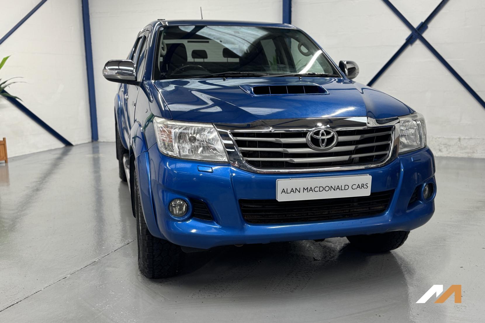 Toyota Hilux 3.0 D-4D Invincible Pickup 4dr Diesel Auto 4WD Euro 5 (171 ps)